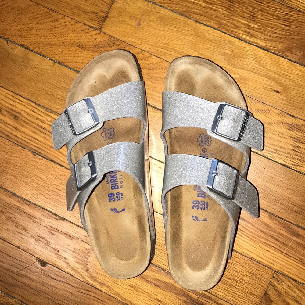 Like new silver birkenstocks (NARROW)